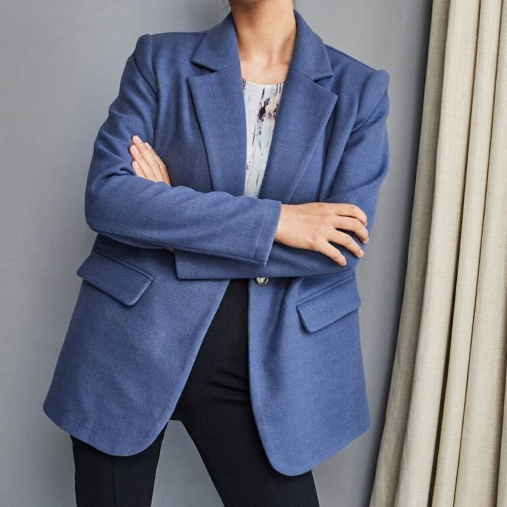 ✨HP✨Lapel Neck Split Back Blazer✨ - Picture 5 of 9